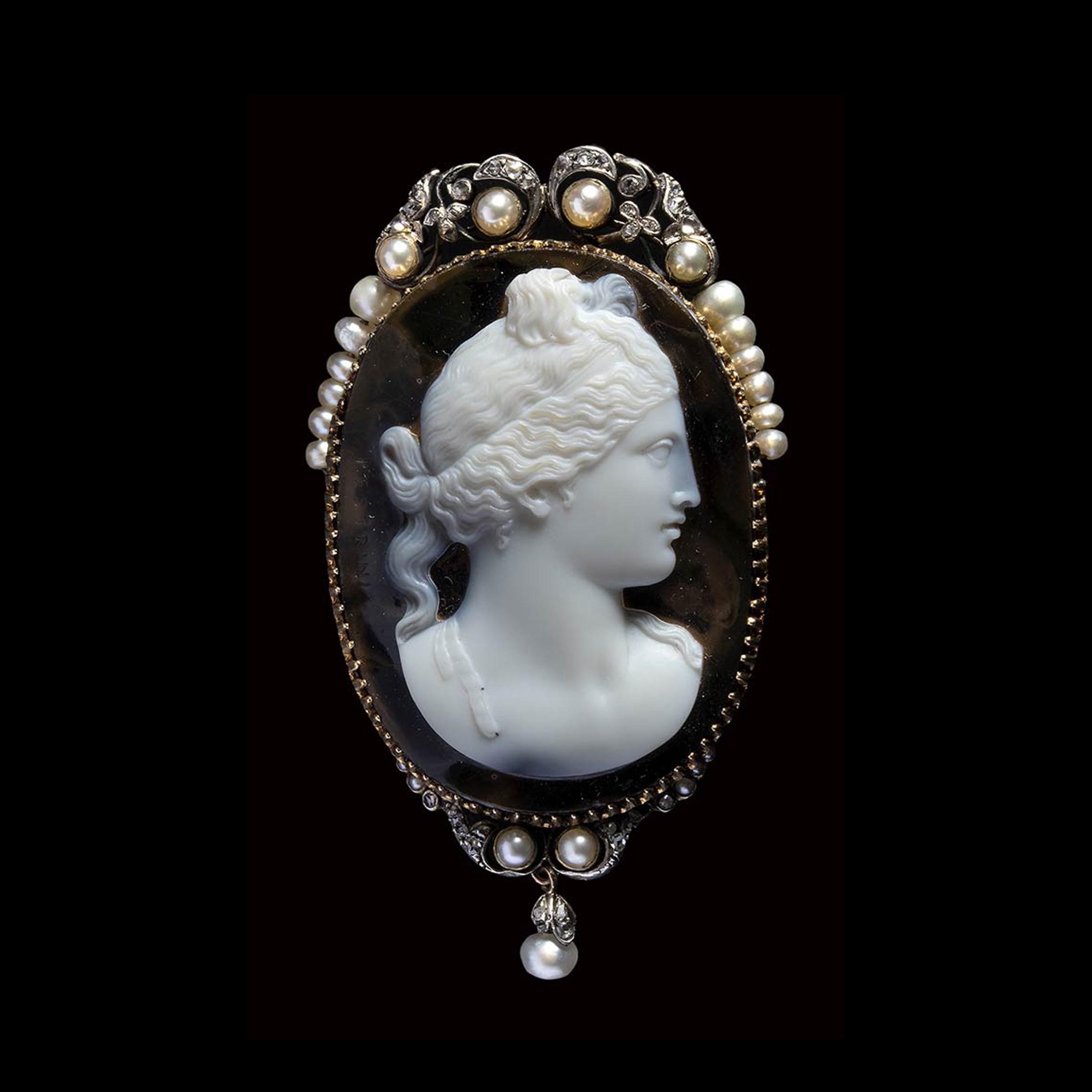 A Neoclassical gold, diamonds and pearls brooch set with an agate cameo signed PESTRINI.